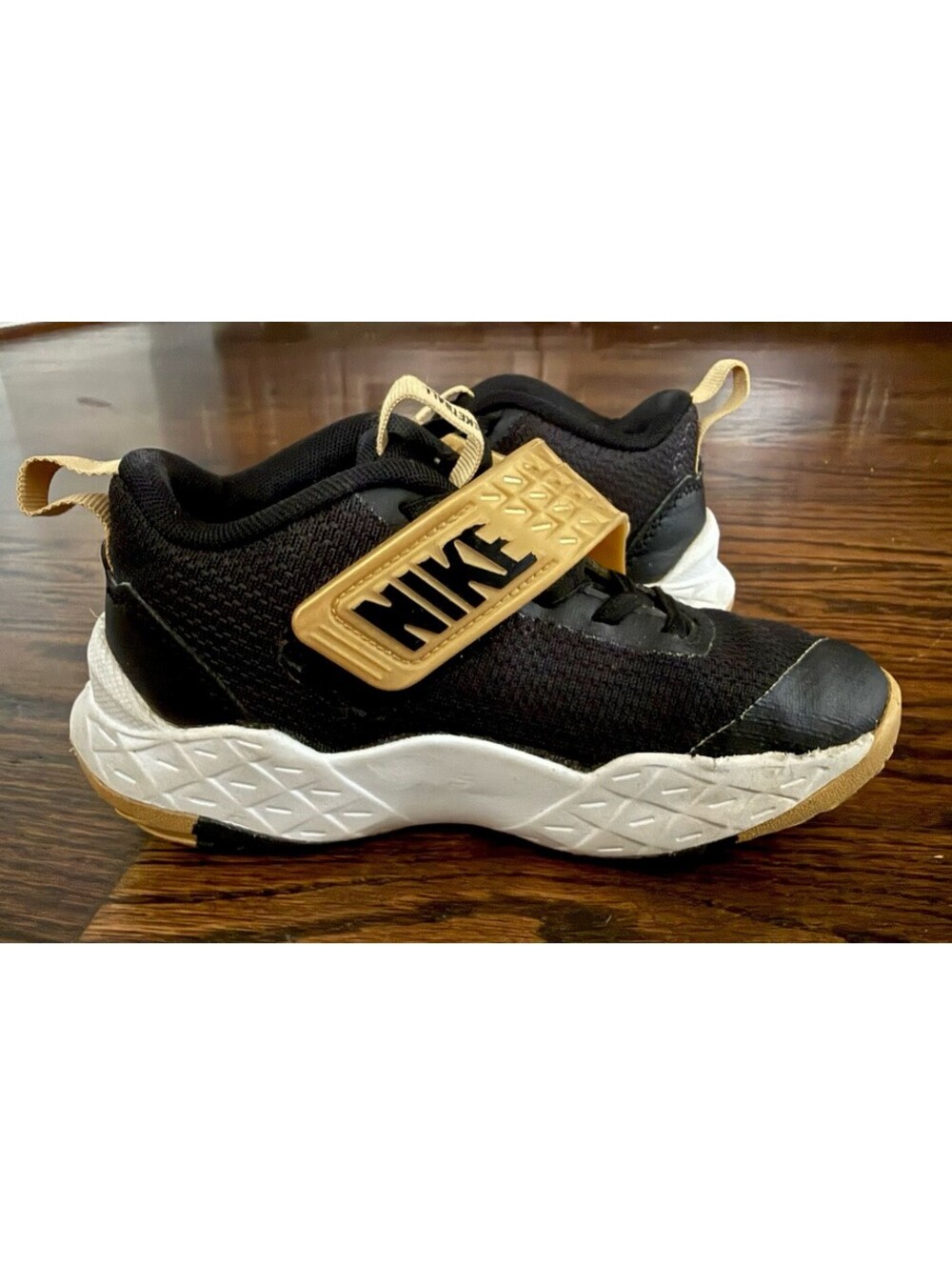 Nike Team Hustle D 12 Kids Basketball Shoes Black Gold White Size 12.5